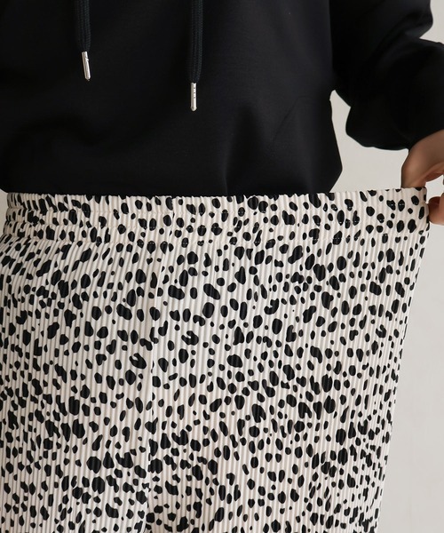 Social GIRL（ソーシャルガール）の「プリーツプリントパンツ　ダルメシアン柄（その他パンツ・レディース・ブラック/ベージュ/オフホワイト・M）」の7枚目の写真