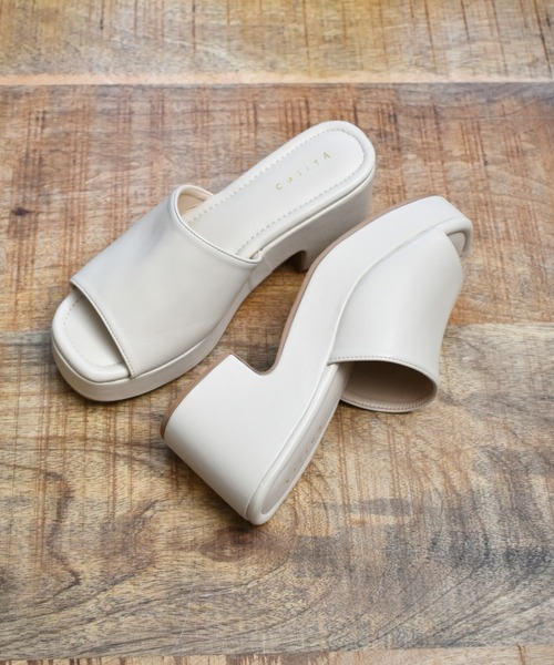 RETRO GIRL（レトロガール）の「厚底ミュールサンダル（サンダル・レディース・ブラック/オフホワイト/キャメル・M/L）」の2枚目の写真