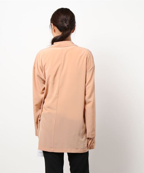SALON adam et rope'（サロン アダム エ ロペ）の「サテンライクリラックスジャケット（テーラードジャケット・レディース・ベージュ/ブラック・FREE）」の4枚目の写真