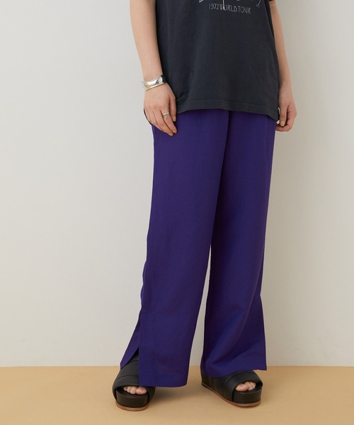 ADAM ET ROPE'（アダムエロペ）の「【アウトレット店舗・WEB限定】セルロースリネンバックイージースリットパンツ（その他パンツ・レディース・オレンジ/ベージュ系その他/ブルー系その他・FREE）」の2枚目の写真