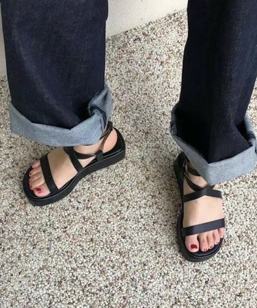 chuclla（チュクラ）の「Strap volume sandal chs150（サンダル・レディース・ブラック/ブラウン/オフホワイト・40/36/37/38/39）」の3枚目の写真