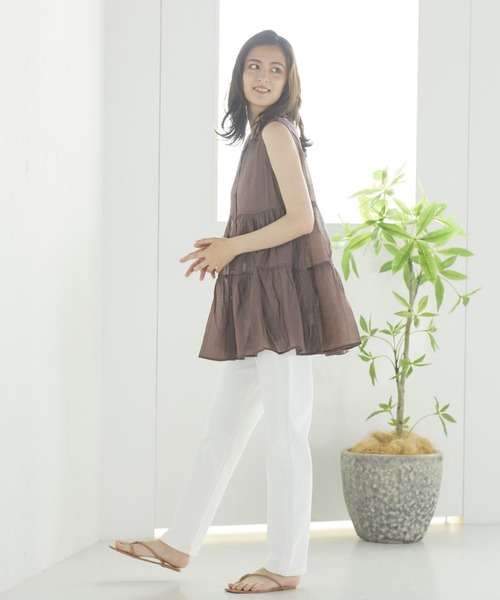 LIPSTAR（リップスター）の「【WEB別注カラーあり】シアーティアードノースリーブブラウス（シャツ/ブラウス・レディース・オレンジ/オフホワイト/ブラウン/グリーン・M）」の12枚目の写真