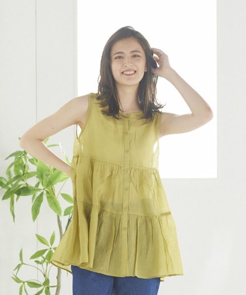 LIPSTAR（リップスター）の「【WEB別注カラーあり】シアーティアードノースリーブブラウス（シャツ/ブラウス・レディース・オレンジ/オフホワイト/ブラウン/グリーン・M）」の20枚目の写真