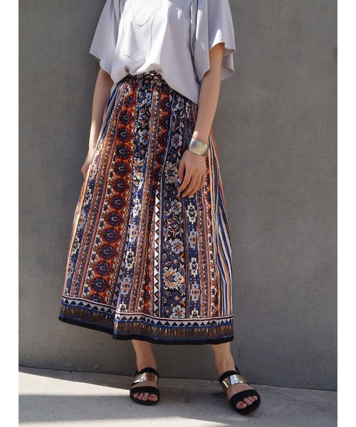 NICOLE white(ニコルホワイト)の「コットンボイルエスニック柄スカート(スカート・レディース・パープル/イエロー/ブルー・FREE)」の2枚目の写真