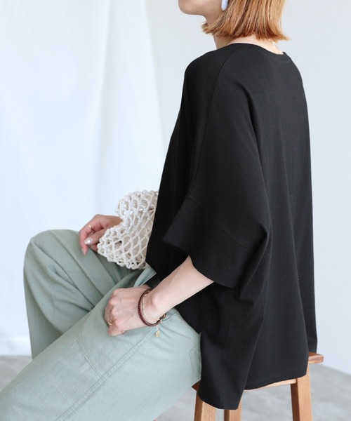 reca（レカ）の「ドルマンワイドカットソー（Tシャツ/カットソー・レディース・オフホワイト/ブラック/グレイッシュベージュ・FREE）」の3枚目の写真