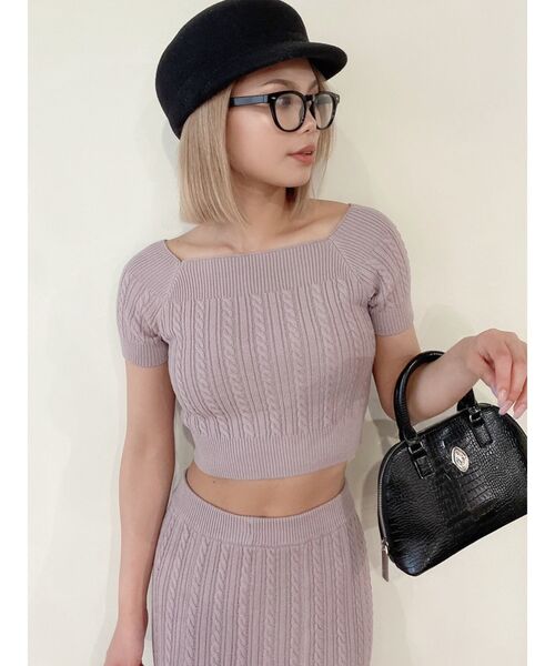 GYDA（ジェイダ）の「オフショルケーブルニット TOPS（ニット/セーター・レディース・ブラック/ピンク/アイボリー・FREE）」の3枚目の写真