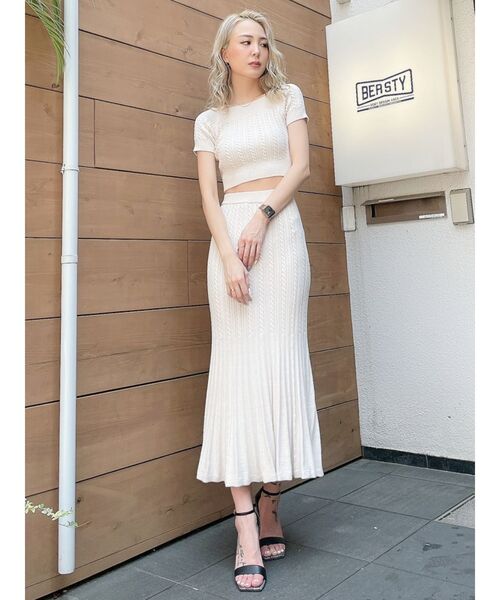 GYDA（ジェイダ）の「オフショルケーブルニット TOPS（ニット/セーター・レディース・ブラック/ピンク/アイボリー・FREE）」の6枚目の写真