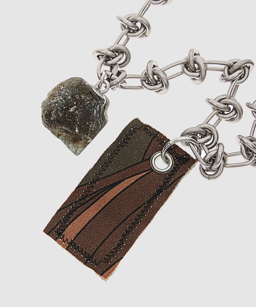 RAF SIMONS（ラフシモンズ）の「Charm necklace（ネックレス・メンズ・グリーン/ピンク系その他・ONE SIZE）」の3枚目の写真