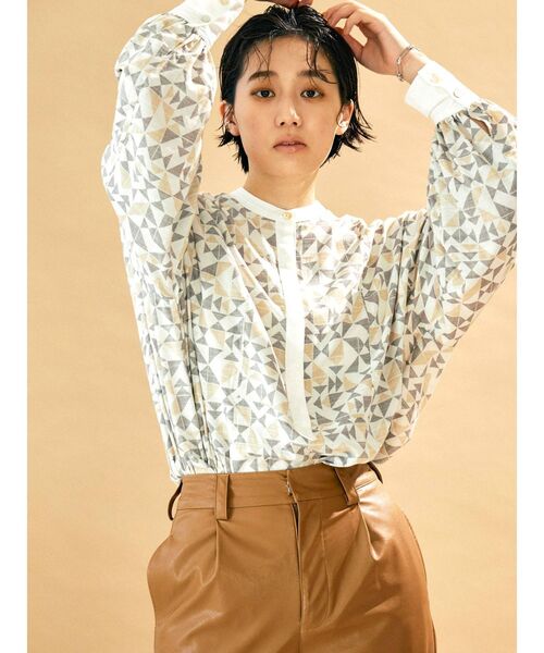 Ungrid（アングリッド）の「ノーカラーモダン柄シャツ（シャツ/ブラウス・レディース・ブラウン/カーキ・FREE）」の14枚目の写真
