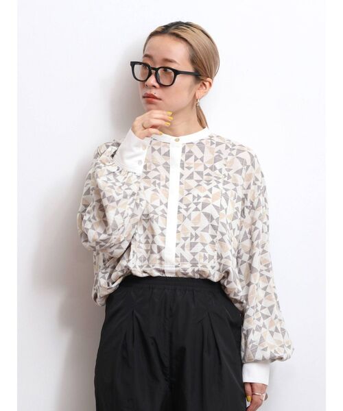 Ungrid（アングリッド）の「ノーカラーモダン柄シャツ（シャツ/ブラウス・レディース・ブラウン/カーキ・FREE）」の20枚目の写真