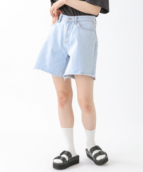 ALAND(エーランド)の「3.3 Field Trip/CUT OFFデニムショートパンツ 2216546(デニムパンツ・レディース・ライトブルー・SMALL/MEDIUM)」の5枚目の写真
