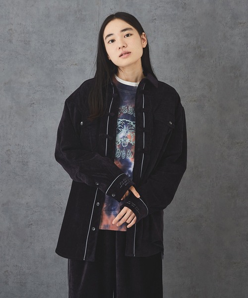 TOBILA(トビラ)の「両面ベロア チャイナ釦 ビッグシャツ ユニセックス(シャツ/ブラウス・レディース・グリーン/レッド/ネイビー・M)」の3枚目の写真