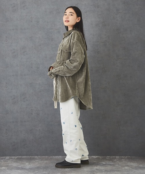 TOBILA(トビラ)の「両面ベロア チャイナ釦 ビッグシャツ ユニセックス(シャツ/ブラウス・レディース・グリーン/レッド/ネイビー・M)」の8枚目の写真
