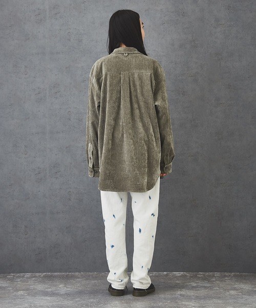 TOBILA(トビラ)の「両面ベロア チャイナ釦 ビッグシャツ ユニセックス(シャツ/ブラウス・レディース・グリーン/レッド/ネイビー・M)」の9枚目の写真