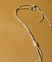 STUDIO T&Y×レアセル 希少フェザー 赤白ビーズ ネックレス rehacer（レアセル）の「STUDIO T&Y : 2 Feather Beads Necklace