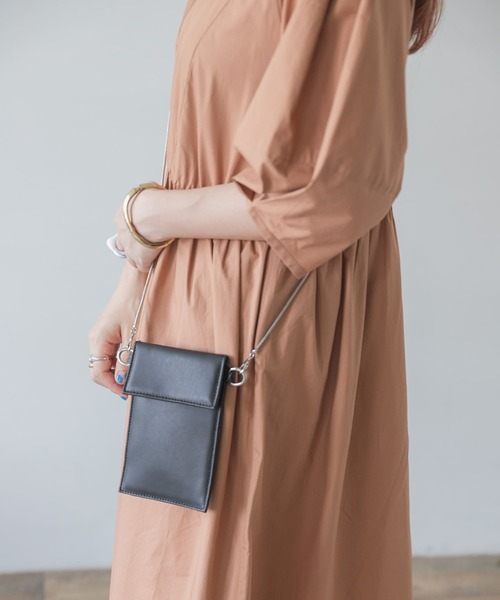 ITEMS URBANRESEARCH（アイテムズ アーバンリサーチ）の「チェーンショルダーバッグ（ショルダーバッグ・レディース・ゴールド/ブラック/ベージュ・-）」の2枚目の写真