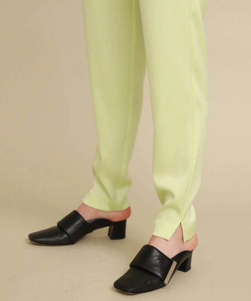 FEMMENT（ファモン）の「【FEMMENT(ファモン)】バックサテンフロントタックパンツ（その他パンツ・レディース・イエロー・1/2）」の5枚目の写真