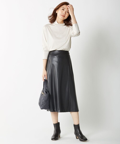 J.PRESS(ジェイプレス)の「【WEB限定・洗える】BARTOLOZZI ポリエステルレザーⅡ スカート(スカート・レディース・ブラウン系/ブラック系・T15/T13/T17)」の4枚目の写真