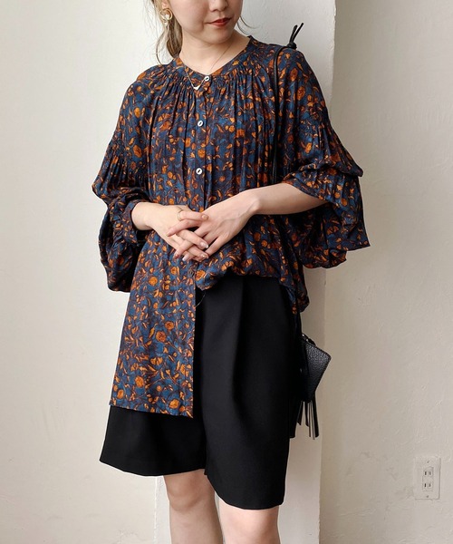 CAPRICIEUX LE'MAGE（カプリシューレマージュ）の「カラーフラワーシャーリングブラウス（シャツ/ブラウス・レディース・ネイビー/グリーン・FREE）」の21枚目の写真