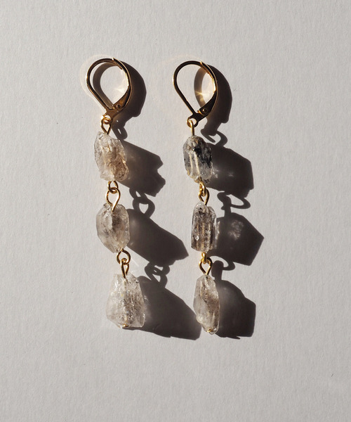 SOFFITTO（ソフィット）の「【&O】ダブルポイントクリスタルピアス（ピアス（両耳用）・レディース・ゴールド・FREE）」の5枚目の写真