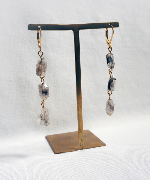 SOFFITTO（ソフィット）の「【&O】ダブルポイントクリスタルピアス（ピアス（両耳用）・レディース・ゴールド・FREE）」の3枚目の写真