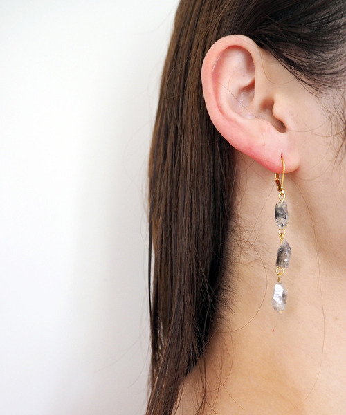 SOFFITTO（ソフィット）の「【&O】ダブルポイントクリスタルピアス（ピアス（両耳用）・レディース・ゴールド・FREE）」の2枚目の写真