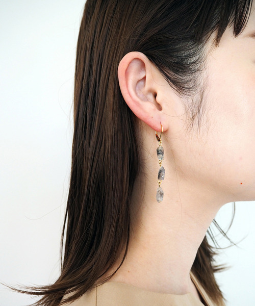 SOFFITTO（ソフィット）の「【&O】ダブルポイントクリスタルピアス（ピアス（両耳用）・レディース・ゴールド・FREE）」の4枚目の写真