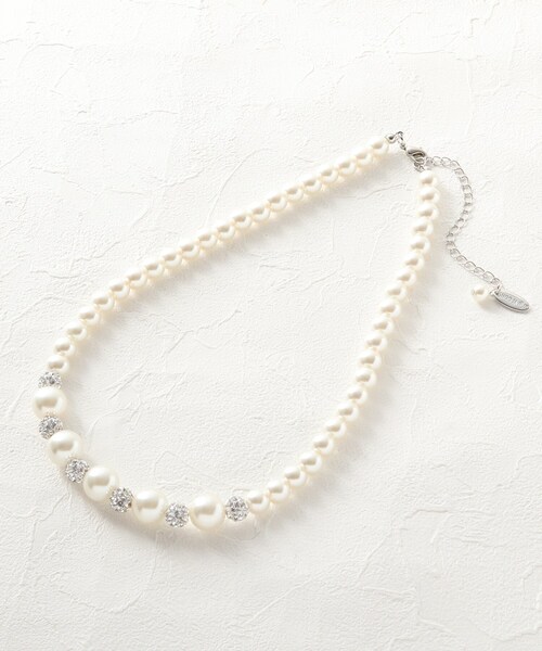 SHOO・LA・RUE（シューラルー）の「◆キラキラボールガラスパールンネックレス（ネックレス・レディース・オフホワイト・00）」の2枚目の写真