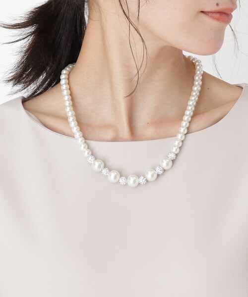 SHOO・LA・RUE（シューラルー）の「◆キラキラボールガラスパールンネックレス（ネックレス・レディース・オフホワイト・00）」の4枚目の写真