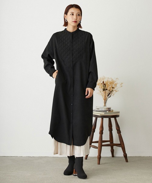 NICOLE white（ニコルホワイト）の「キルティング使いブザムワンピース（ワンピース・レディース・ブラック/ブルー/ライトグレー・FREE）」の2枚目の写真