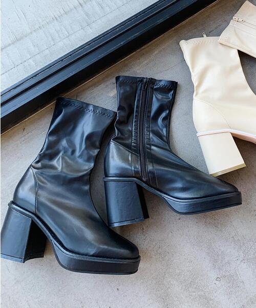 INGNI（イング）の「プラットフォームミドルレングスストレッチヒールブーツ（ブーツ・レディース・アイボリー/ブラック・M）」の8枚目の写真