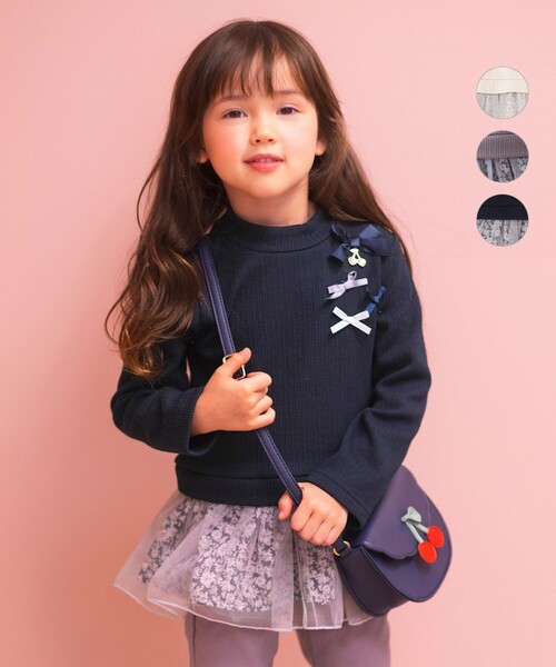 ANY（エニィ）の「花柄ペプラムプルオーバー（スウェット・キッズ・アイボリー系/ネイビー系/ライラック系・100/110/120/130）」の2枚目の写真