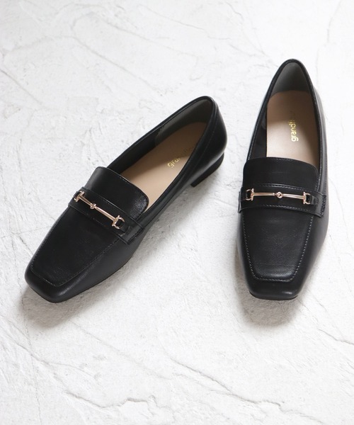 grandfleur（グランドフルール）の「ビット付きスクエアトゥローファーパンプス（ローファー・レディース・ブラック/ライトブルー/アイボリー・23.5cm/23.0cm/24.0cm/22.5cm/24.5cm）」の2枚目の写真