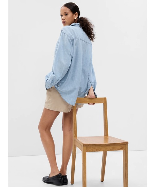 GAP(ギャップ)の「シャンブレー デニム ビッグシャツ(シャツ/ブラウス・レディース・ライトインディゴブルー・XS/S/M/L/XXS)」の11枚目の写真