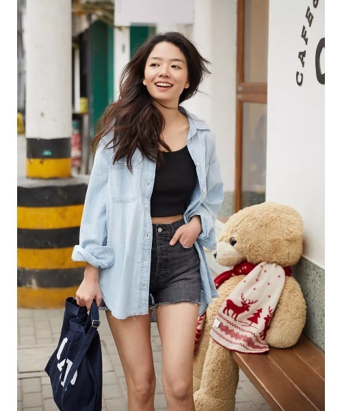 GAP(ギャップ)の「シャンブレー デニム ビッグシャツ(シャツ/ブラウス・レディース・ライトインディゴブルー・XS/S/M/L/XXS)」の15枚目の写真