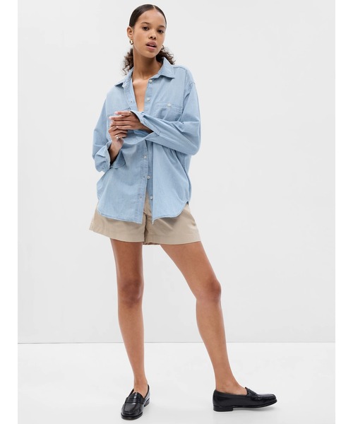 GAP(ギャップ)の「シャンブレー デニム ビッグシャツ(シャツ/ブラウス・レディース・ライトインディゴブルー・XS/S/M/L/XXS)」の16枚目の写真