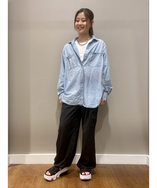 GAP(ギャップ)の「シャンブレー デニム ビッグシャツ(シャツ/ブラウス・レディース・ライトインディゴブルー・XS/S/M/L/XXS)」の21枚目の写真