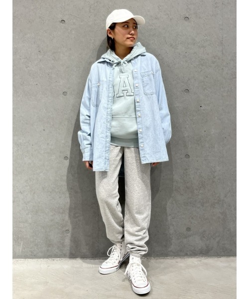 GAP(ギャップ)の「シャンブレー デニム ビッグシャツ(シャツ/ブラウス・レディース・ライトインディゴブルー・S/M/L/XS/XXS)」の15枚目の写真