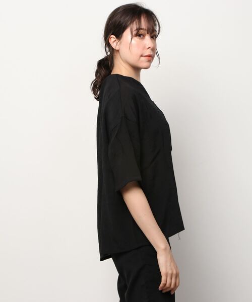 NAVY(ネイビー)の「RTスラブキーネックシャツ(シャツ/ブラウス・レディース・ブラック/ホワイト/グリーン・フリー)」の4枚目の写真