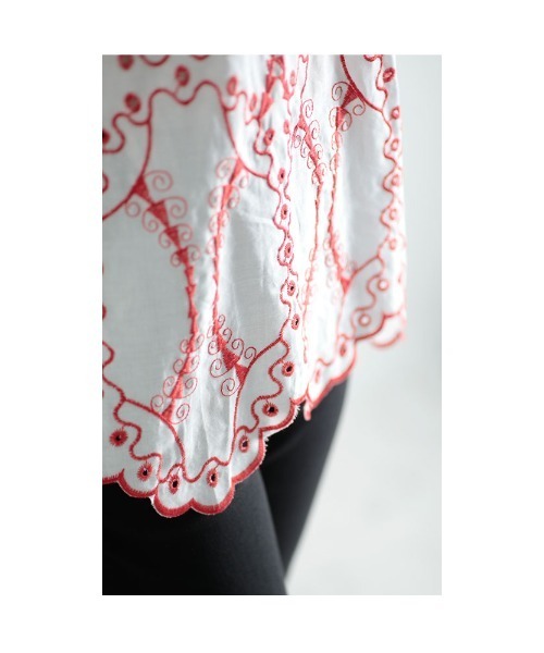 Sawa a la mode(サワアラモード)の「アートな刺繍のコットンブラウスシャツ(シャツ/ブラウス・レディース・ネイビー/レッド・FREE)」の8枚目の写真