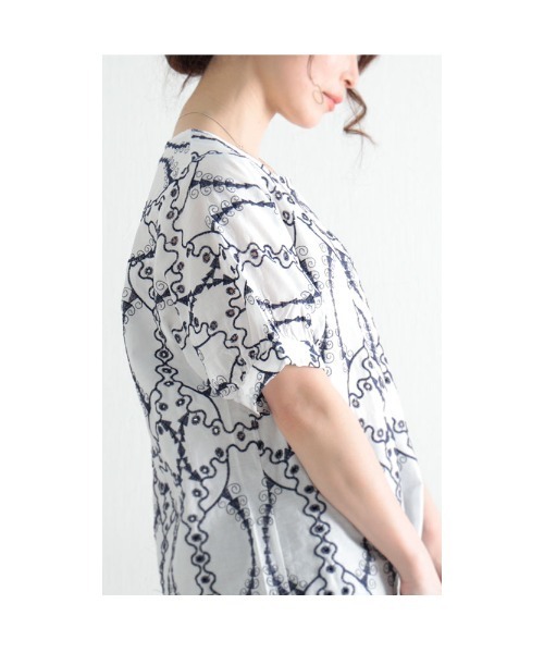 Sawa a la mode(サワアラモード)の「アートな刺繍のコットンブラウスシャツ(シャツ/ブラウス・レディース・ネイビー/レッド・FREE)」の5枚目の写真