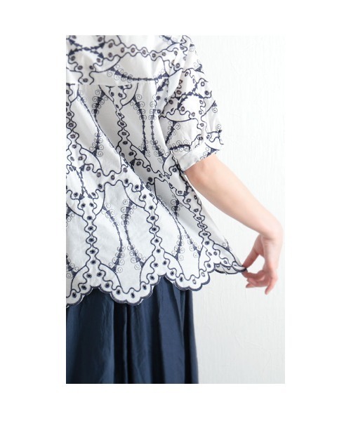 Sawa a la mode(サワアラモード)の「アートな刺繍のコットンブラウスシャツ(シャツ/ブラウス・レディース・ネイビー/レッド・FREE)」の16枚目の写真