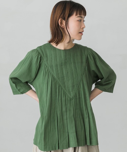 かぐれ（カグレ）の「ピンタックV切替ブラウス（Tシャツ