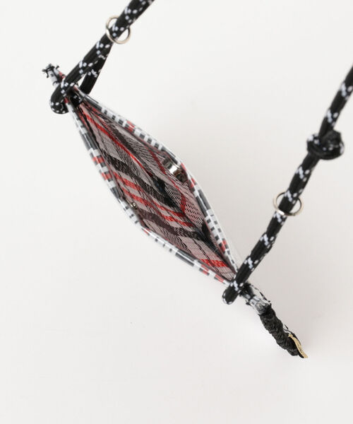 Ray BEAMS（レイビームス）の「Accommode × Ray BEAMS / 別注 PVC サコッシュ（その他小物・レディース・ブラック/グリーン・ONE SIZE）」の6枚目の写真