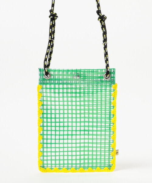 Ray BEAMS（レイビームス）の「Accommode × Ray BEAMS / 別注 PVC サコッシュ（その他小物・レディース・ブラック/グリーン・ONE SIZE）」の7枚目の写真