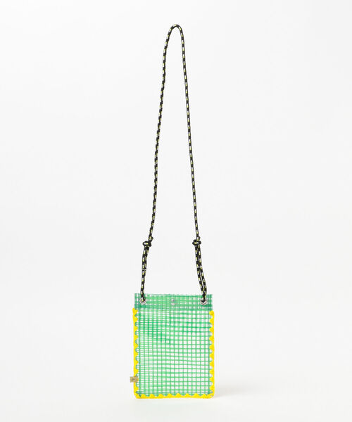 Ray BEAMS（レイビームス）の「Accommode × Ray BEAMS / 別注 PVC サコッシュ（その他小物・レディース・ブラック/グリーン・ONE SIZE）」の9枚目の写真