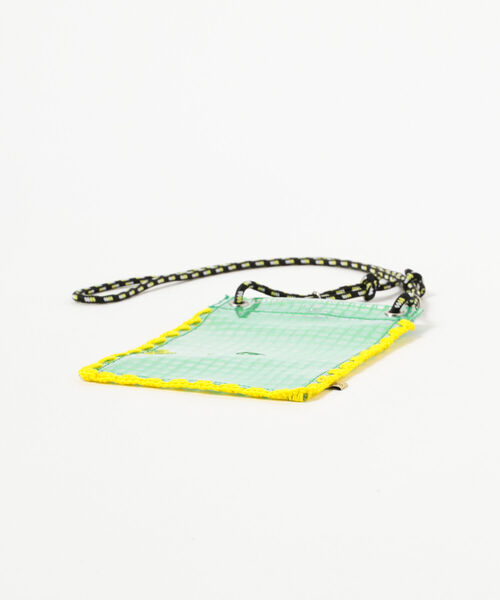 Ray BEAMS（レイビームス）の「Accommode × Ray BEAMS / 別注 PVC サコッシュ（その他小物・レディース・ブラック/グリーン・ONE SIZE）」の10枚目の写真