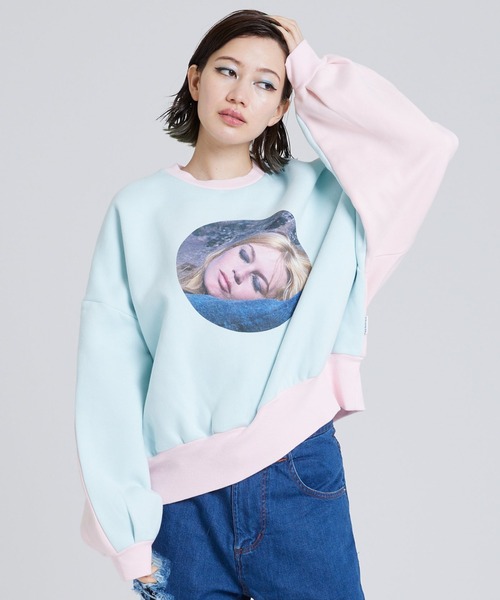 L.H.P（エルエイチピー）の「LittleSunnyBite/リトルサニーバイト/Brigitte Bardot x little sunny bite Photo big sweat（スウェット・レディース・ホワイト/ブラック/ブルー・SMALL/MEDIUM）」の3枚目の写真