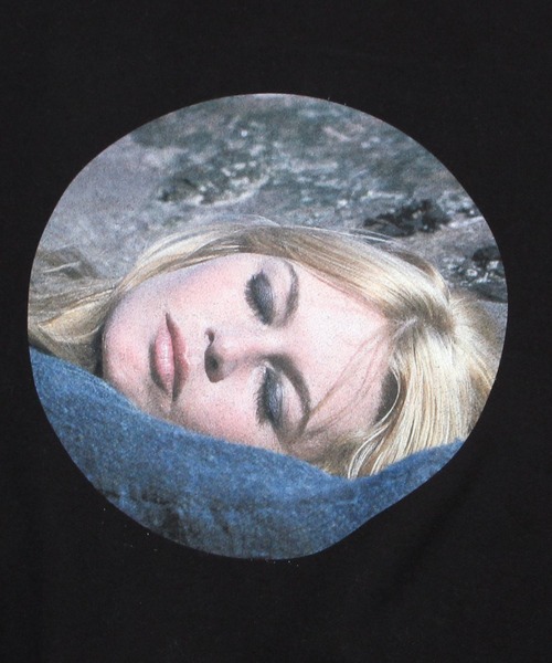 L.H.P（エルエイチピー）の「LittleSunnyBite/リトルサニーバイト/Brigitte Bardot x little sunny bite Photo big sweat（スウェット・レディース・ホワイト/ブラック/ブルー・SMALL/MEDIUM）」の13枚目の写真