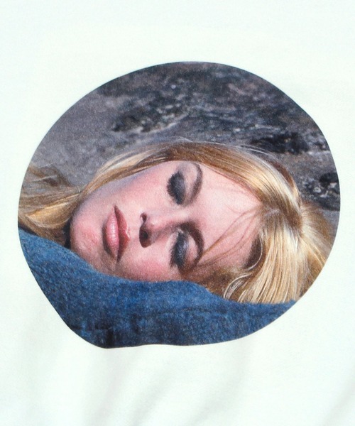 L.H.P（エルエイチピー）の「LittleSunnyBite/リトルサニーバイト/Brigitte Bardot x little sunny bite Photo big sweat（スウェット・レディース・ホワイト/ブラック/ブルー・SMALL/MEDIUM）」の14枚目の写真